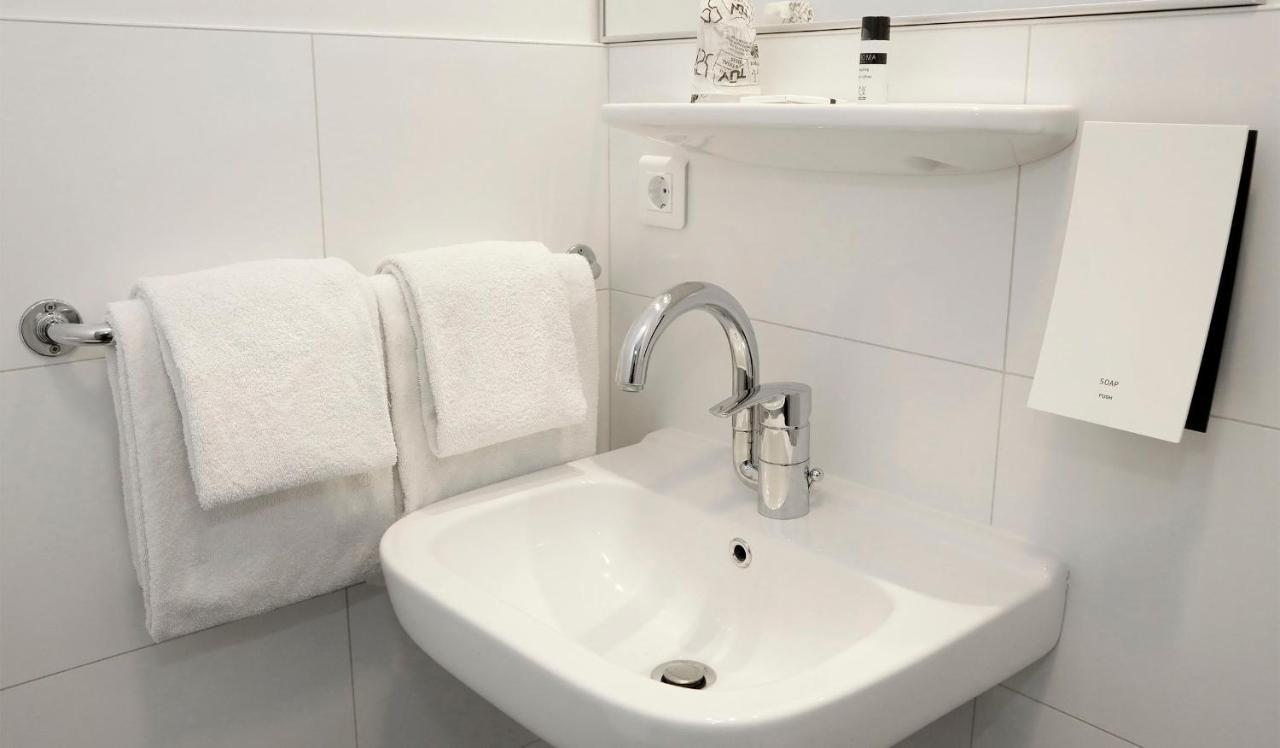 City Hotel טרנוזן מראה חיצוני תמונה